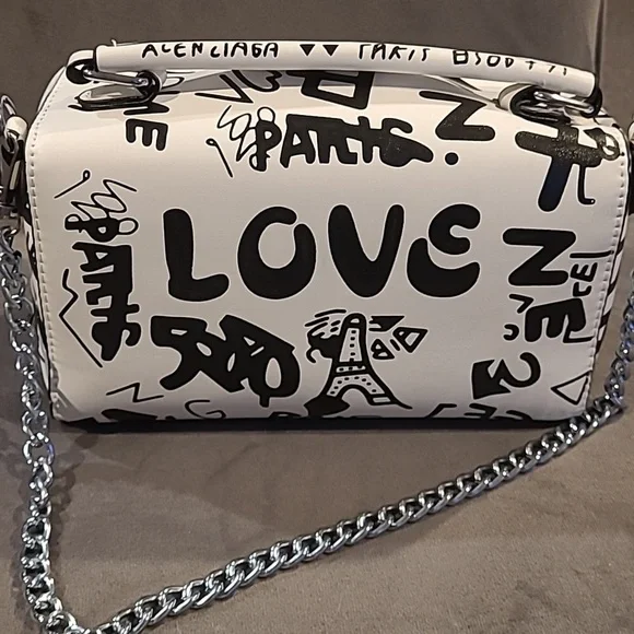 Woman's Graffiti Shoulder Bag (Paris Edition) - Picture 3 of 5